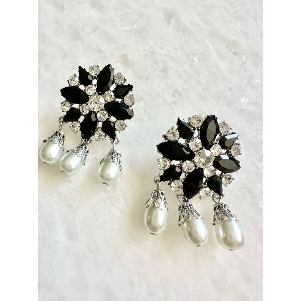 Black and white vintage style dangle earrings with pearls
